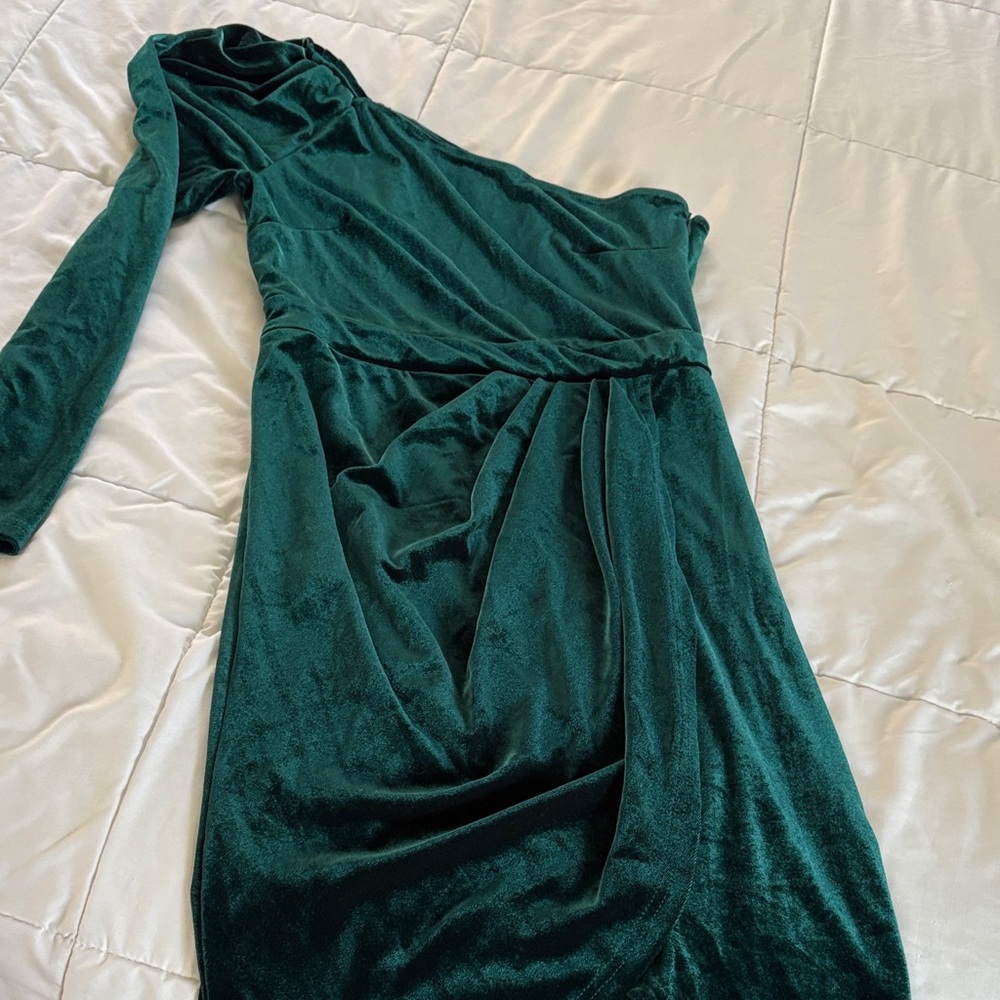 Elegant Green Velvet Dress